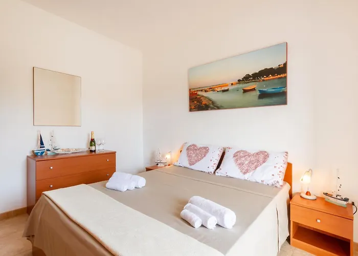 Dimora Riva Serena Con Piscina * Торре-Лапилло